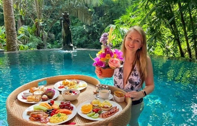 Floating breakfast photo experience, Bali